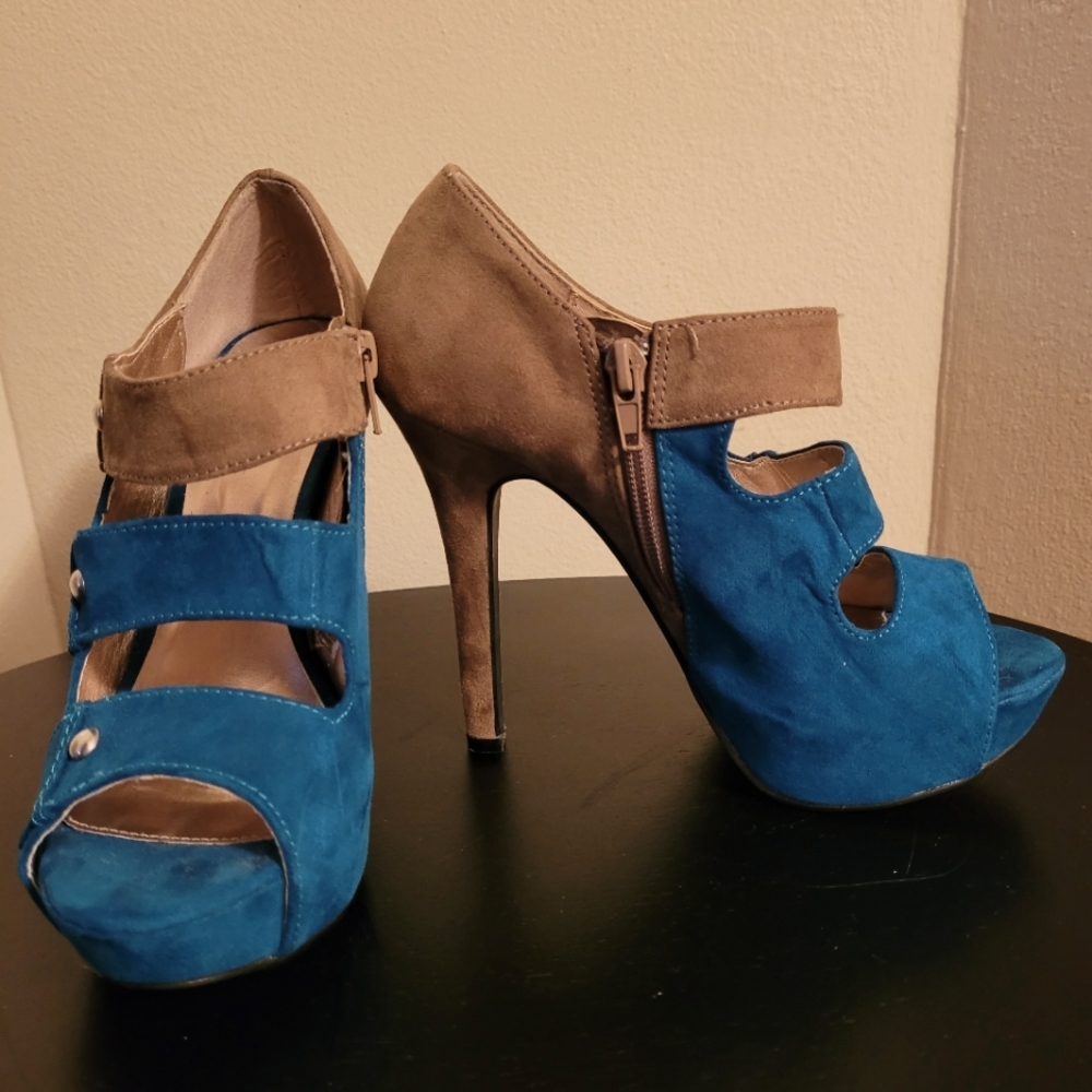 Suede Charlotte Russe platform shoes